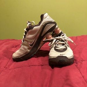 Nike women’s tennis shoes